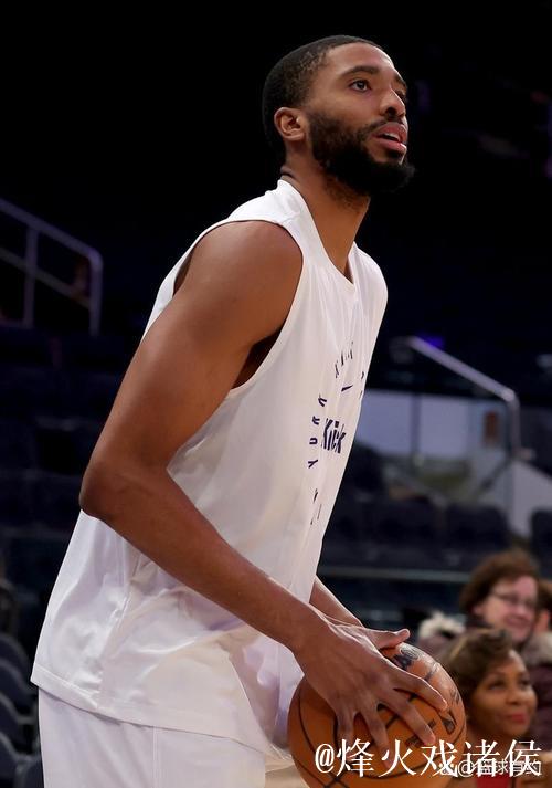 布里奇斯火力全开 接球三分稳稳命中