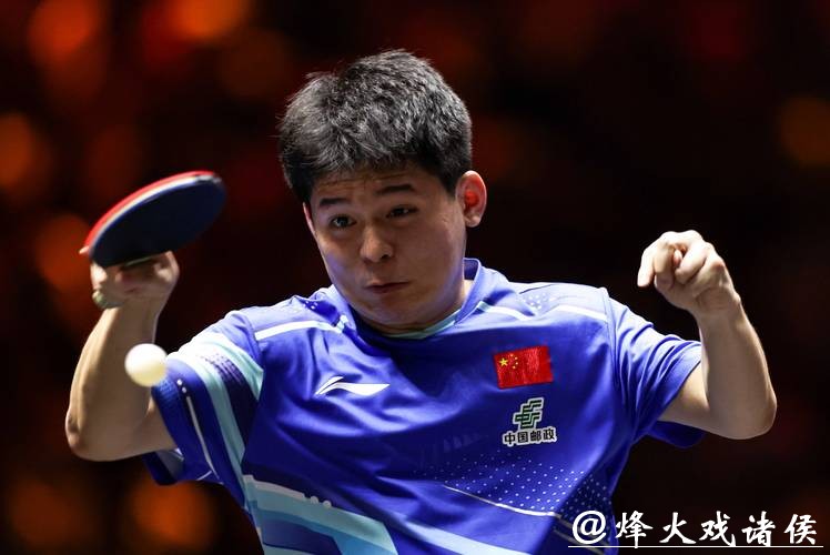 林诗栋险胜，向鹏黄友政出局，男单八强已出四席，国乒占了两席